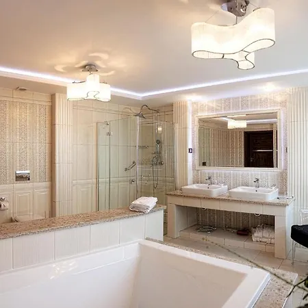 Hotel M